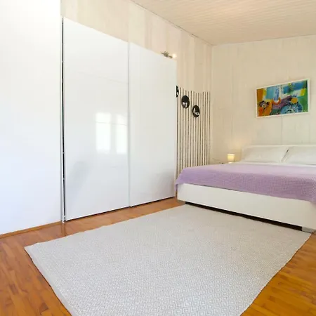 House Vinkuran 1823 * Pula