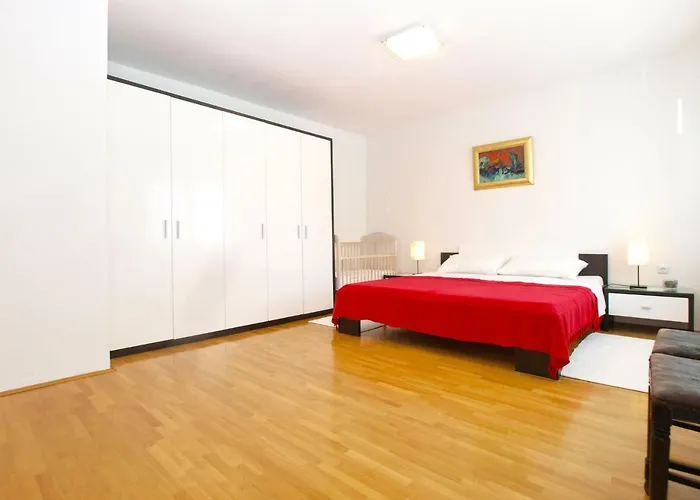 House Vinkuran 1823 Hébergement de vacances Pula